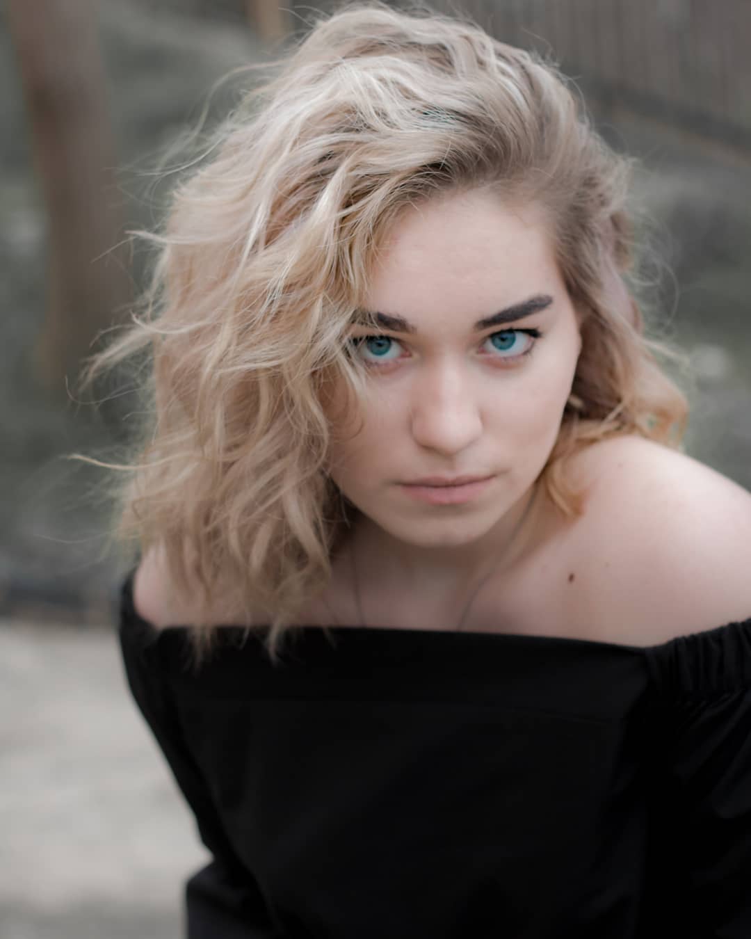 Srabon Hasan - Portrait Masterclass - Наташа Стариковская: A moody, high-contrast portrait capturing raw emotion and character.